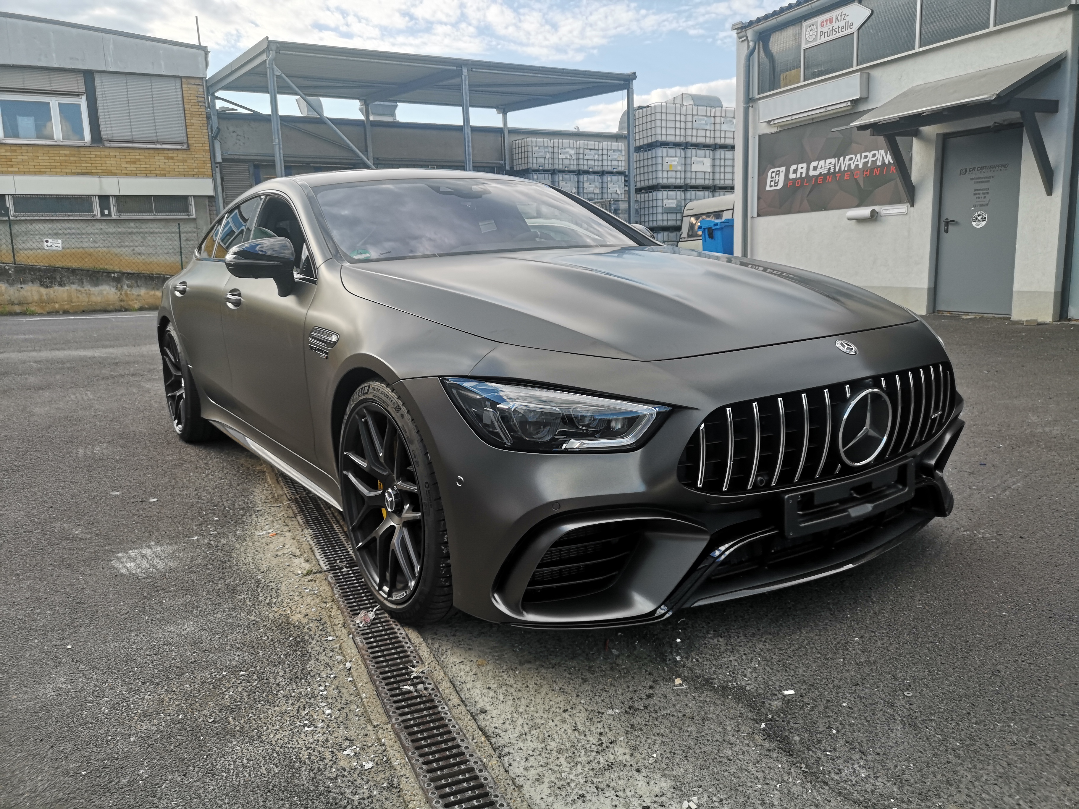 AMG GT 4 Türer Folierung Satin Perl