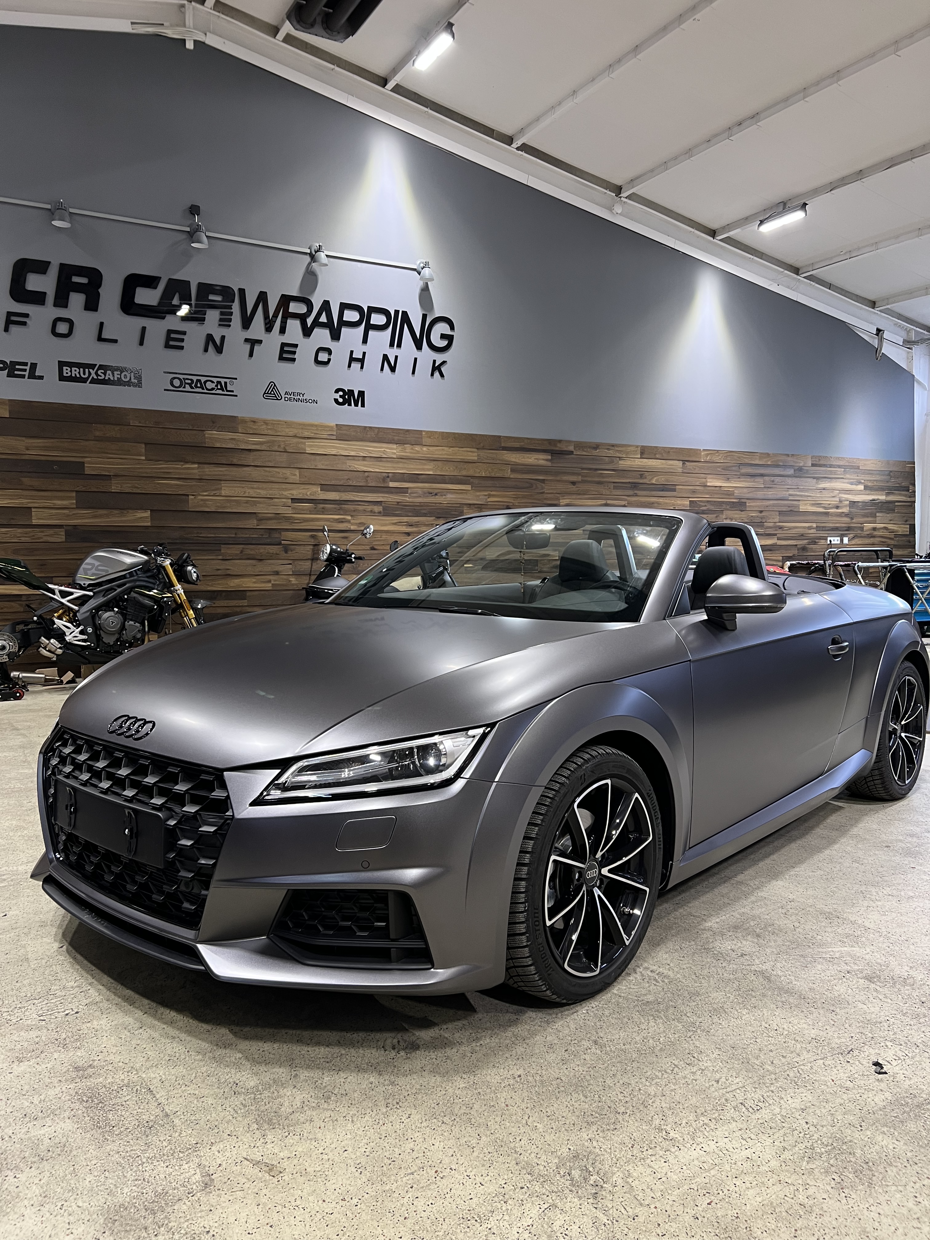 Audi TT Cabrio Komplettfolierung in Satin Dark Grey 3M