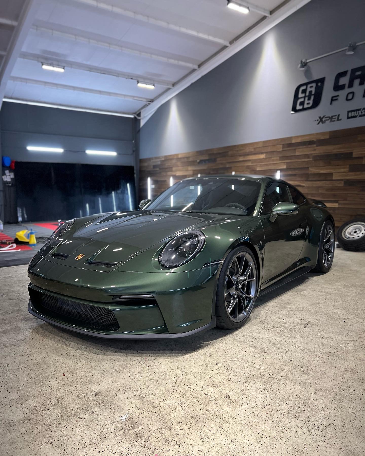 Porsche 992 GT3 Touring in Oak Green XPEL Lackschutz Komplettfolierung inkl Keramikversiegelung001 4