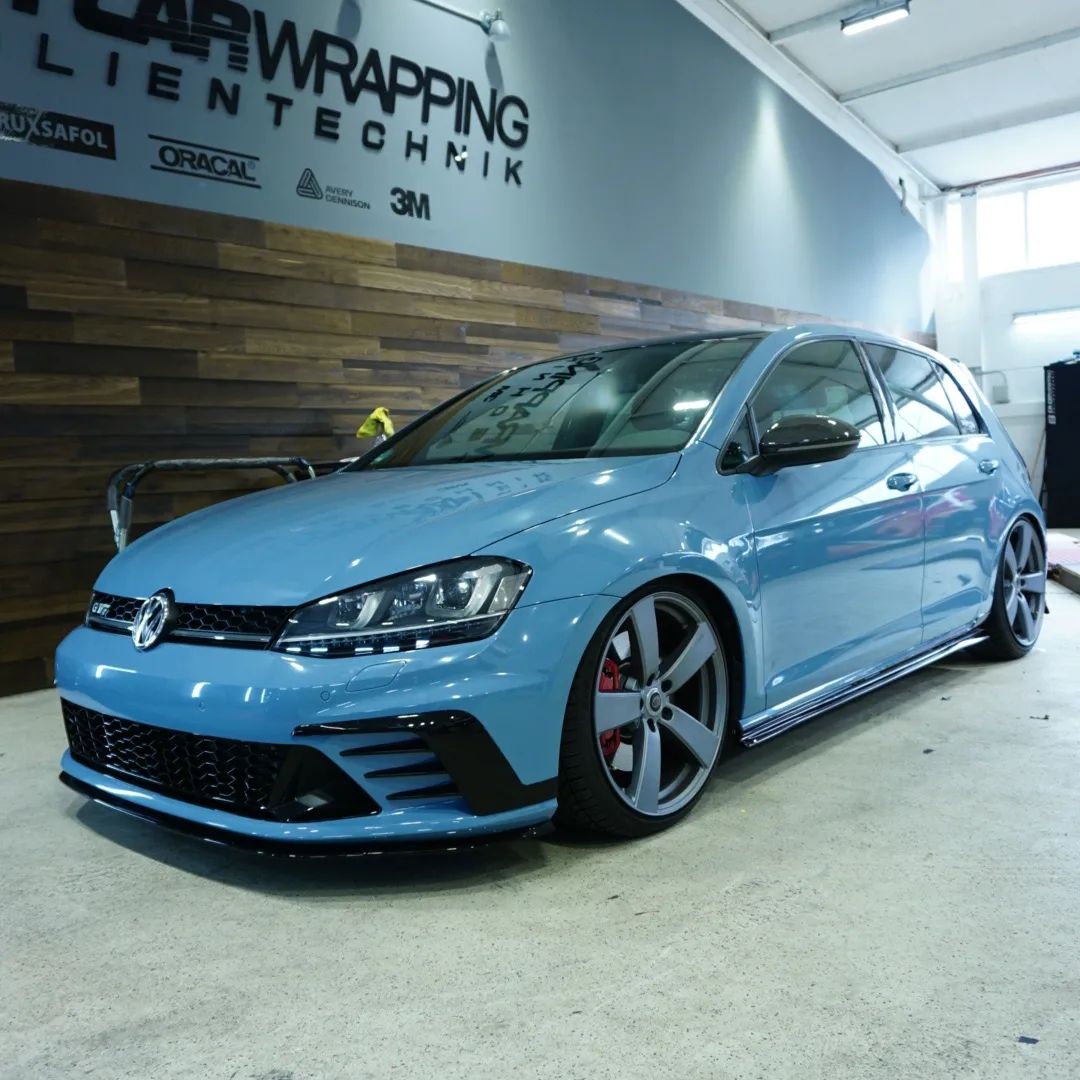 VW Golf 7 Clubsport Komplettfolierung in Miamiblue004