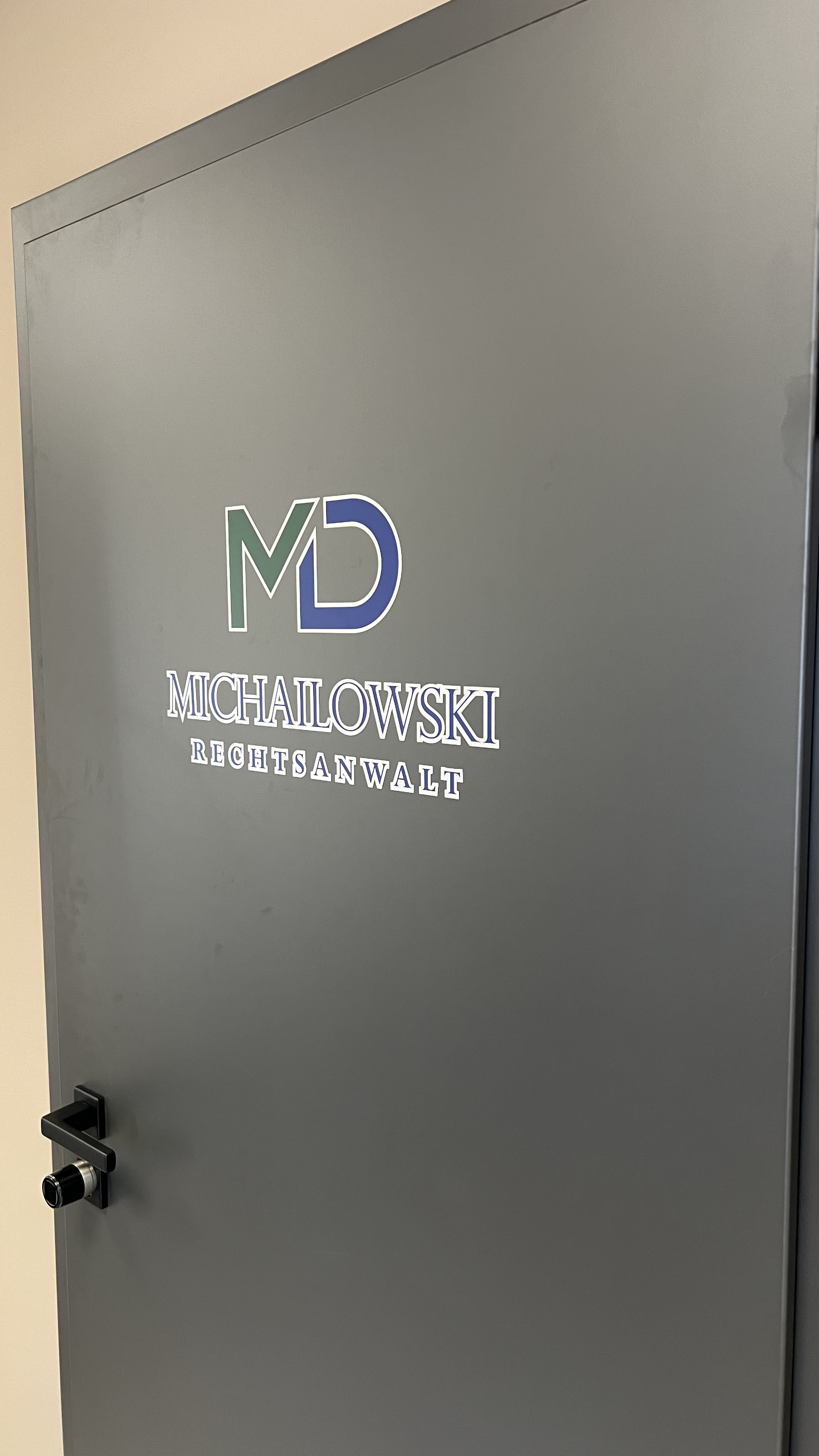 Ladenbeschriftung MD Rechtsanwalt