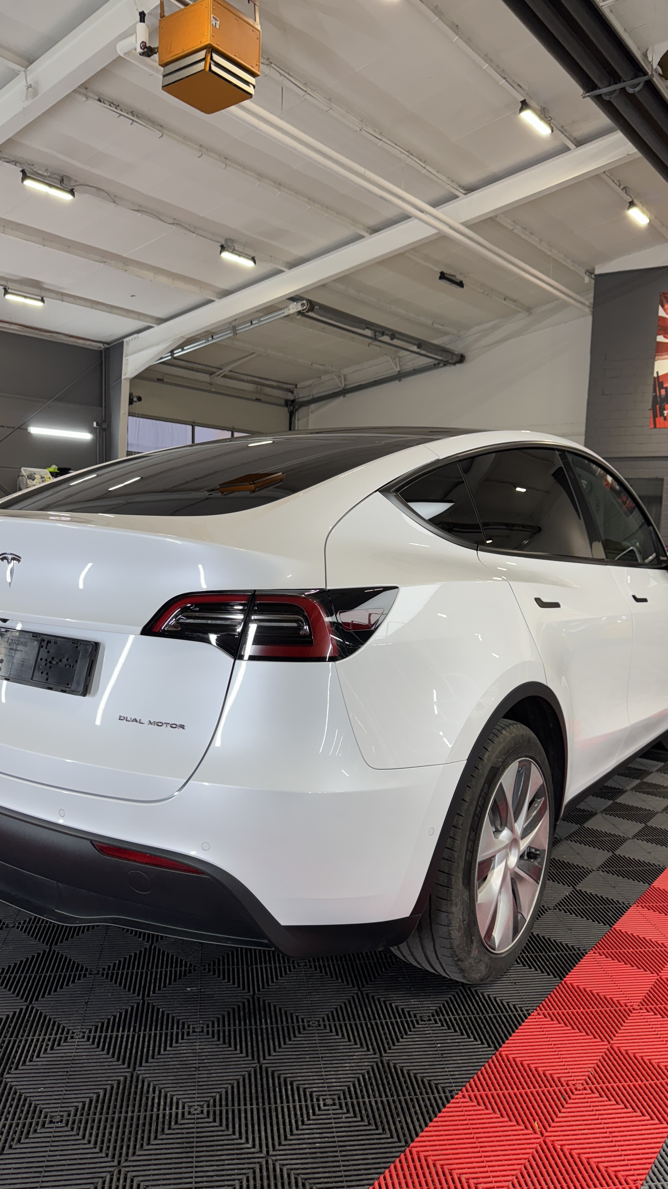 Scheibentönung inkl. Keramikversiegelung Tesla Model Y